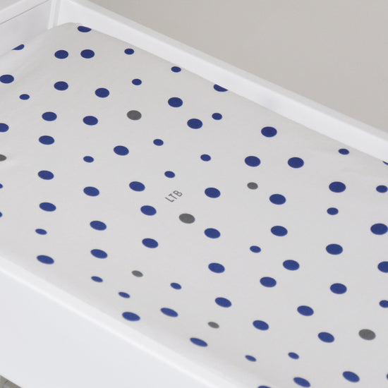 Little Turtle Baby Change Mat Covers add that finishing touch to your baby's nursery.  This size of fitted sheet - 80x50x12cm - is not only perfect for covering your changing pad, but also fits many of the smaller sized bassinets